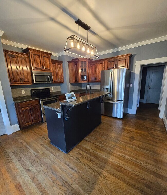 Building Photo - 808 Highland Ave