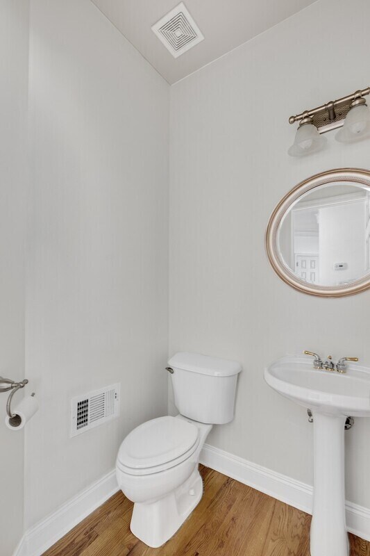 Building Photo - 1240 Dunwoody Cove