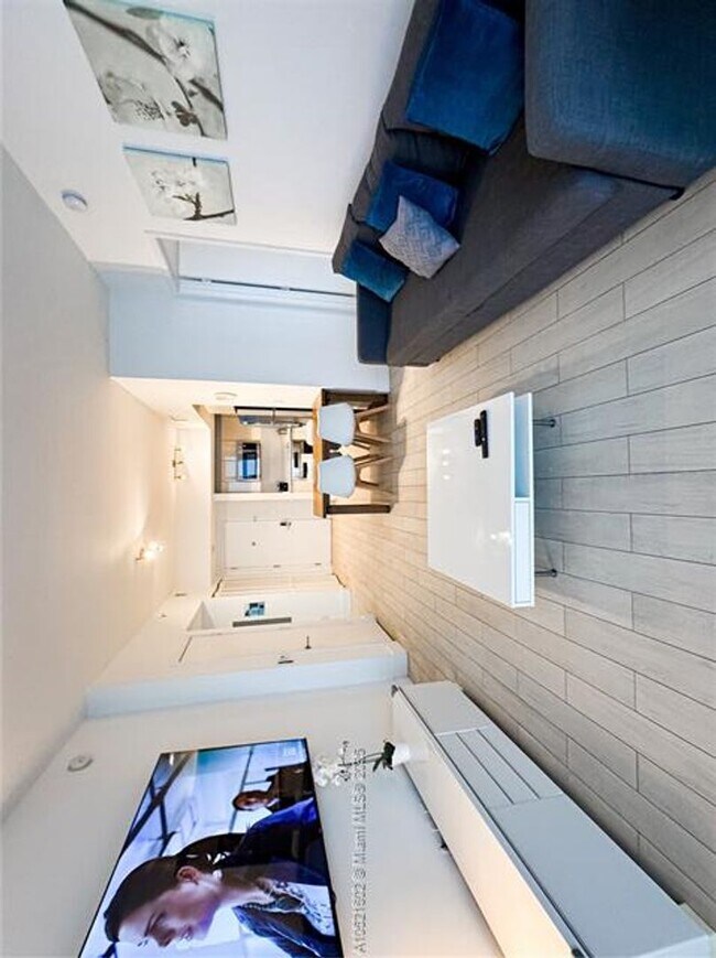 Building Photo - 2600 E Hallandale Beach Blvd