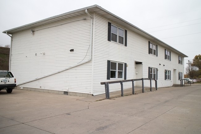 Building Photo - 117 Railroad St