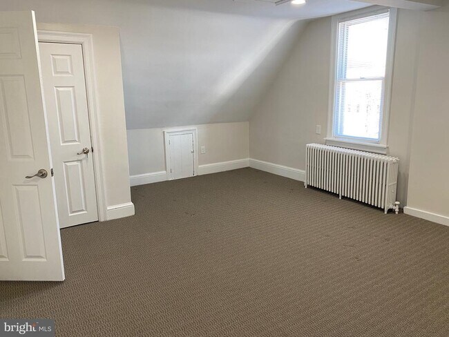 Building Photo - 478 E Main St