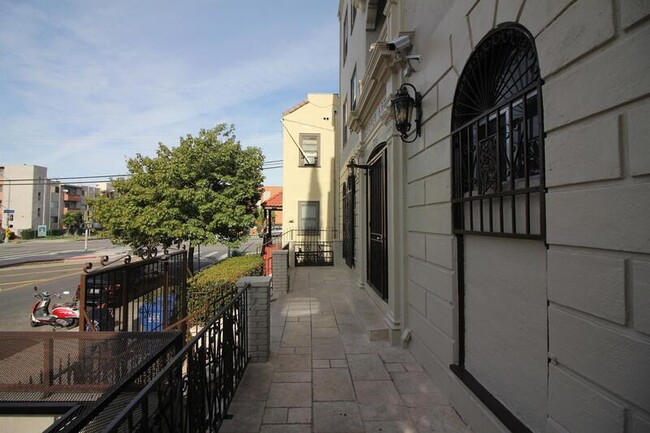 Building Photo - 334 Heliotrope Dr