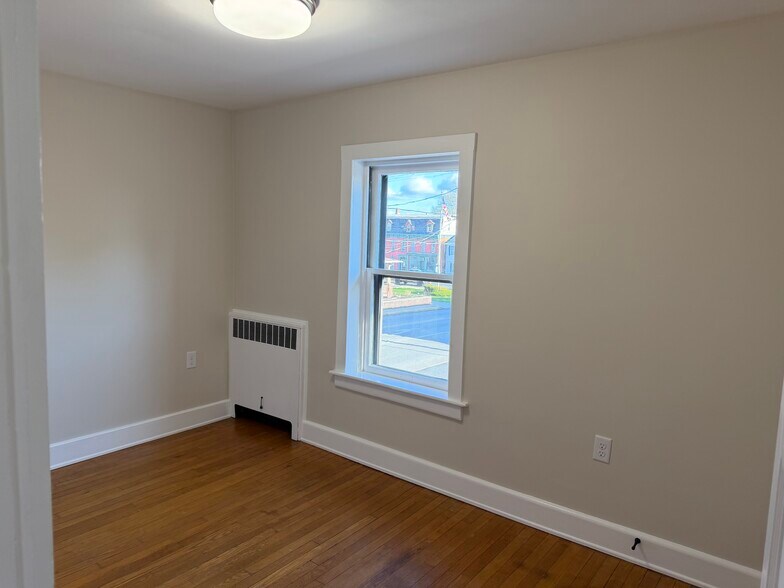 Building Photo - 106 Abbottstown St