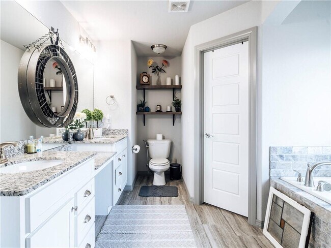 Building Photo - 130 Cisterna Dr