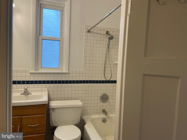 Building Photo - 440 Elrino St