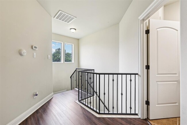 Building Photo - 111 Via Toscana