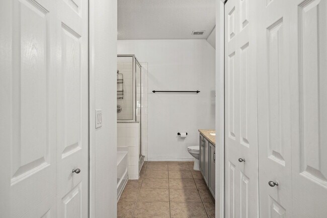 Building Photo - 9720 Carlsdale Dr