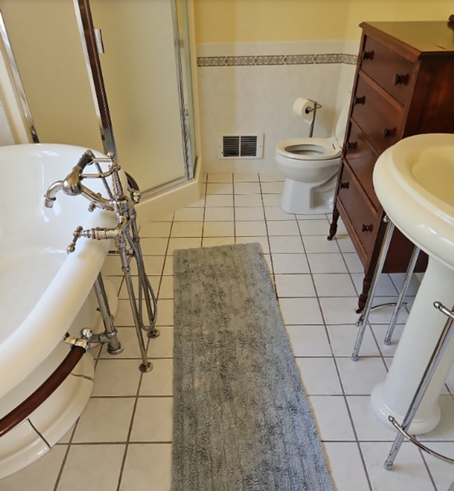 Building Photo - Spacious Two Story, 4 Bedroom, 4 Bathroom ...