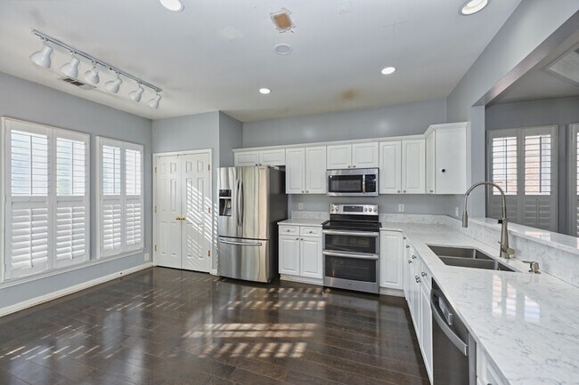 Building Photo - 1527 Gesshe Ct