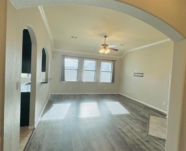 Building Photo - 5531 Drumlin Field Way