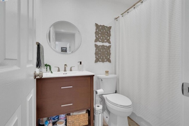 Building Photo - Live in a Modern Luxury 3BR/2BA Home with ...