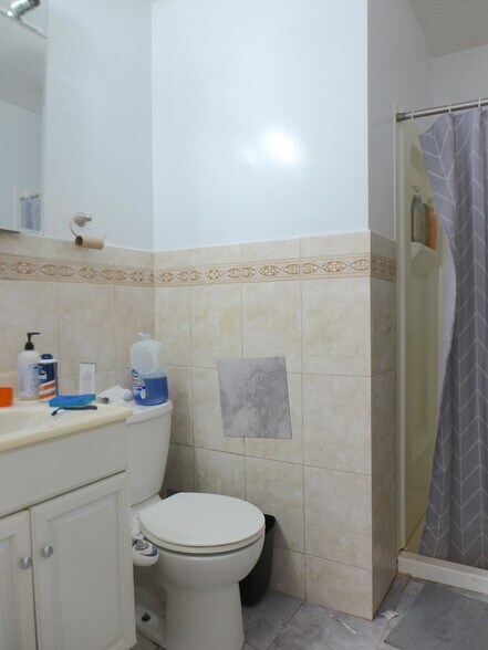 Building Photo - 77 Windsor St