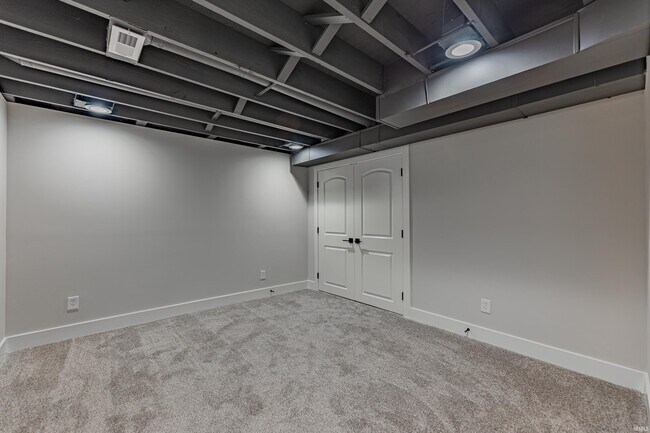 Building Photo - 441 Lawrence Dr