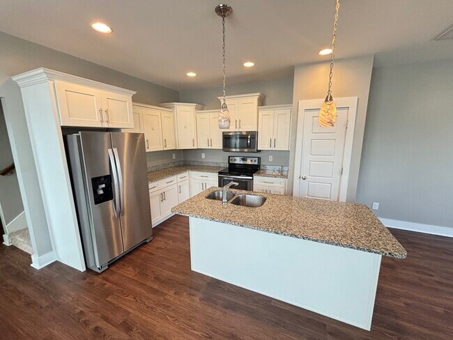 Building Photo - 432 Elegance Way