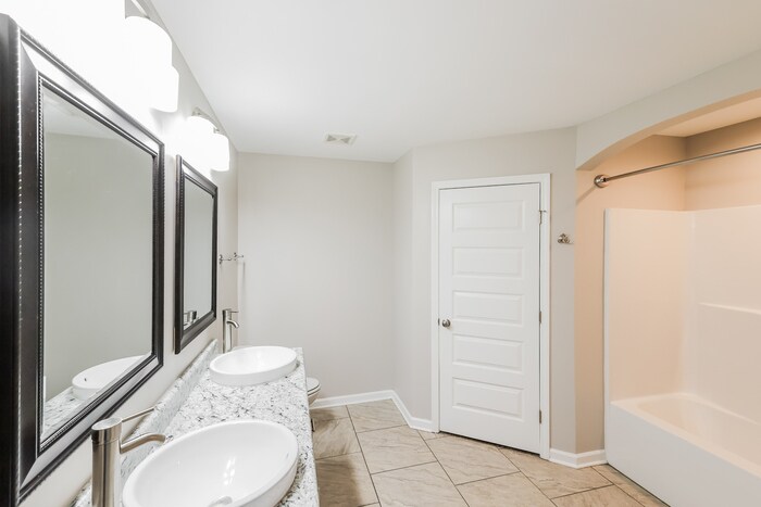 Building Photo - 16355 Pottery Ln