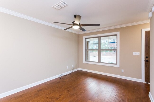 Building Photo - 2506 E Main St