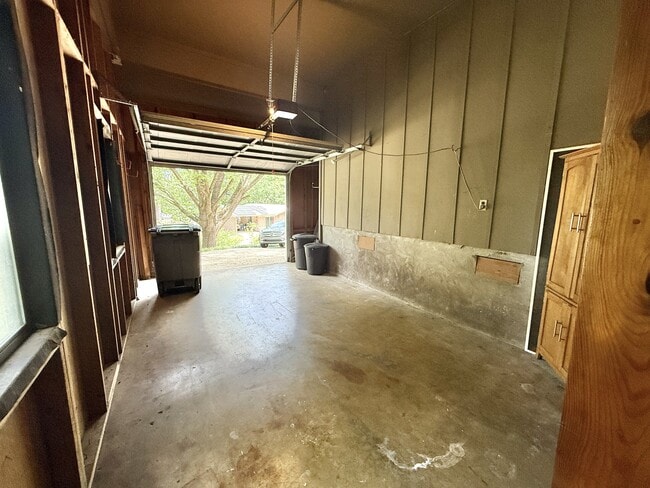 Building Photo - 207 Casalinda Cir