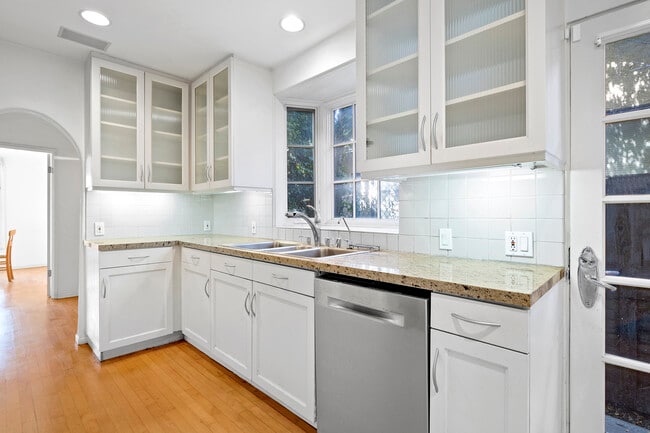 Building Photo - 8543 Clifton Way