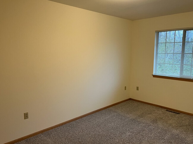 Building Photo - 1090 Heritage Ct