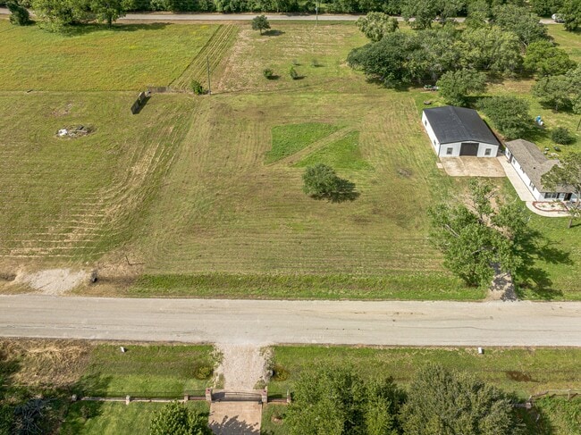 Building Photo - 215 Little Dogie Rd