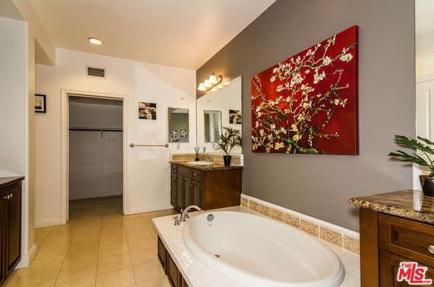 Building Photo - 12975 Agustin Pl