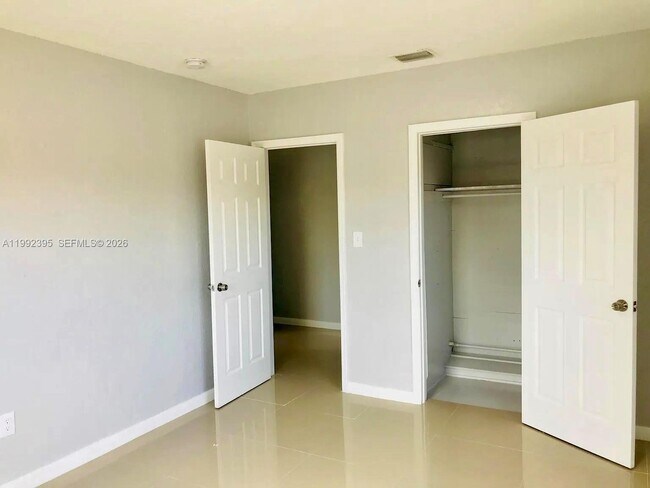 Building Photo - 535 NE 68th St