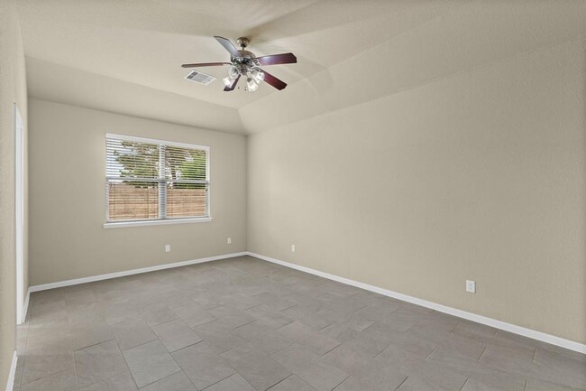 Building Photo - 26350 Longview Creek Dr