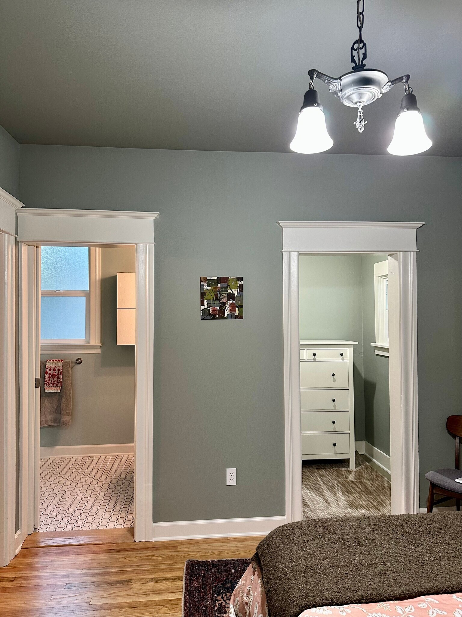 Building Photo - 729 NE Shaver St