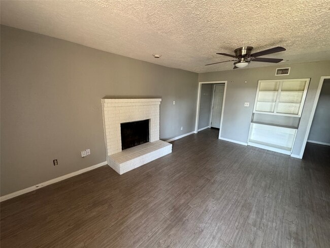 Building Photo - 13611 Ravensway Dr