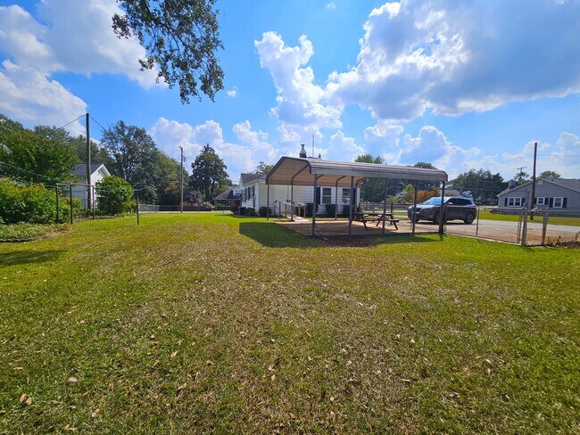 Building Photo - 401 Rogers Ave