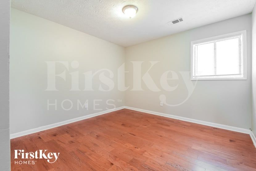 Building Photo - 5515 N Fork Dr SW