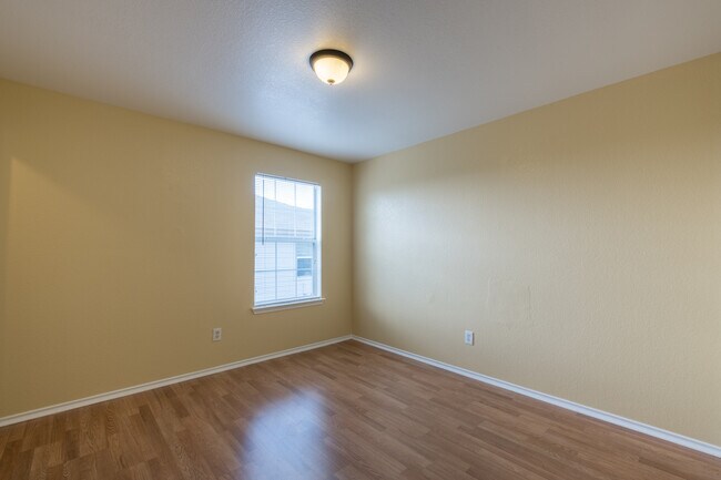Building Photo - Spacious 4-Bedroom Home in Prime Round Roc...