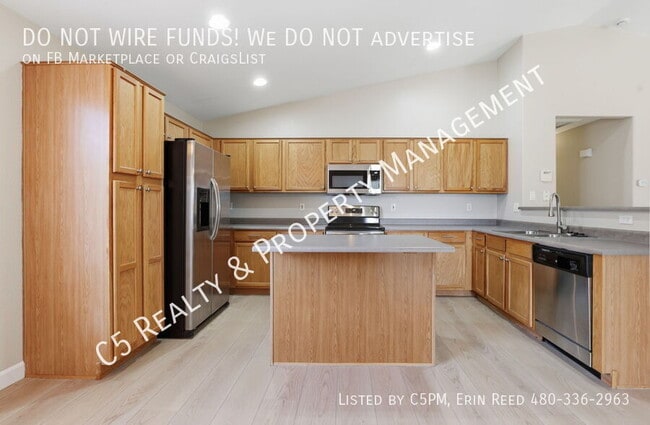 Building Photo - 12541 W Woodland Ave