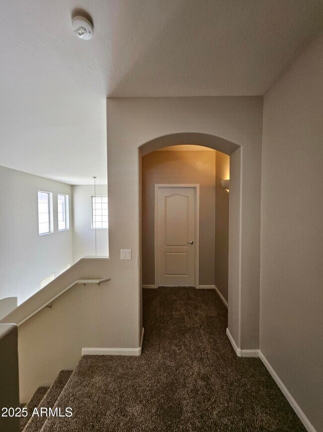 Building Photo - 2065 E Hulet Dr