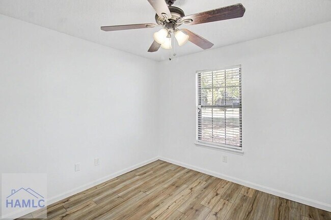 Building Photo - 219 Kevin Rd