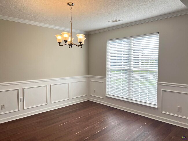 Building Photo - 401 Timberwind Dr