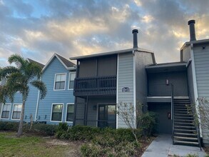 Building Photo - ** Move in Special $500 off your first months rent** FABULOUS 2 Bedroom/1 Bath Condo!!