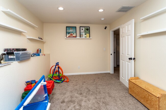 Building Photo - Charming 4-Bedroom Home in Prime Location!!!