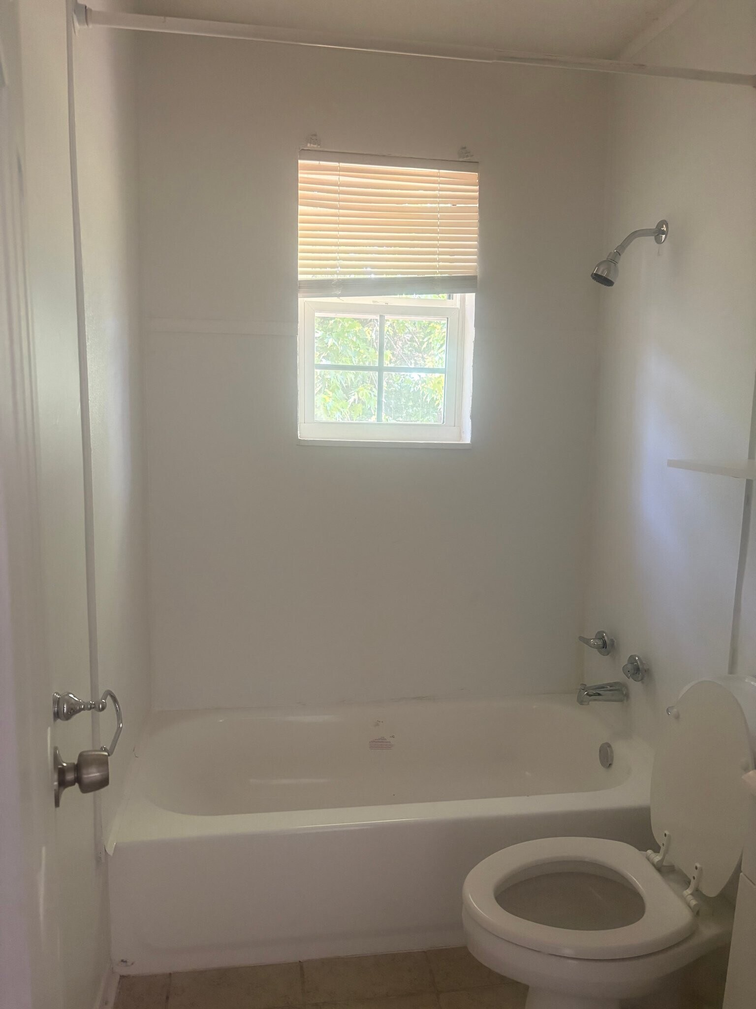 Building Photo - 2565 Peres Ave