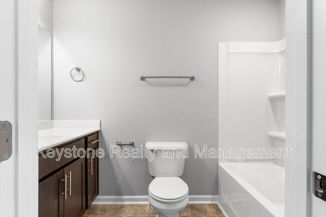Building Photo - 206 Woodland Vly Ln