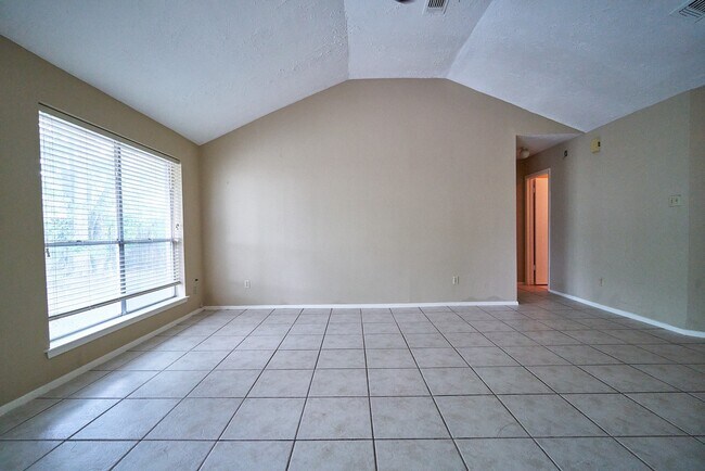 Building Photo - 10235 Gulfstream Ln