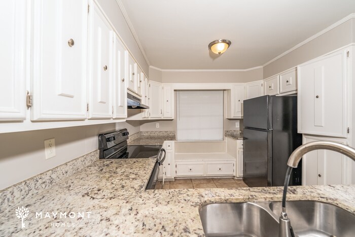 Building Photo - 1328 Oak Terrace