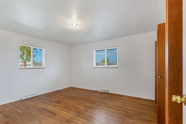 Building Photo - 4282 W Virginia Ave