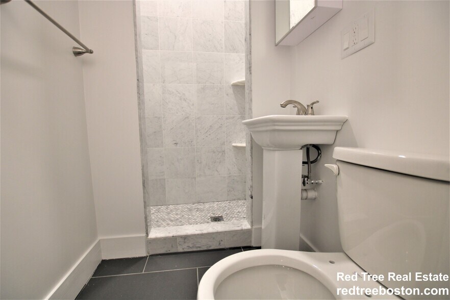 Building Photo - 24 Phillips St