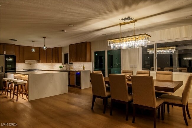 Building Photo - 3485 Shamrock Ave