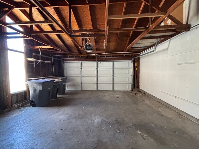 Building Photo - Oxnard | Welcome to the Pearl of Oxnard Du...