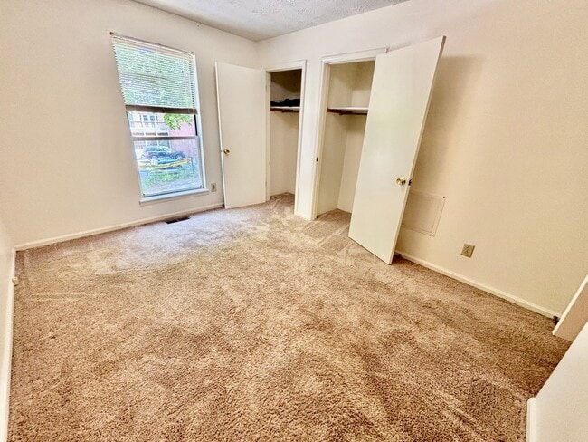 Building Photo - 2 Bedroom Near Law School!