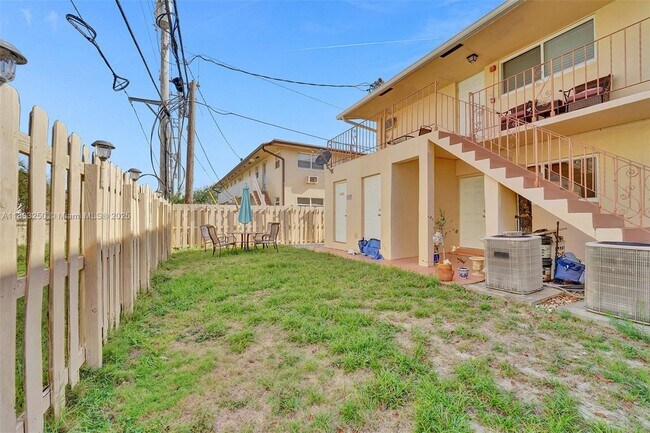 Building Photo - 2909 Middle River Dr