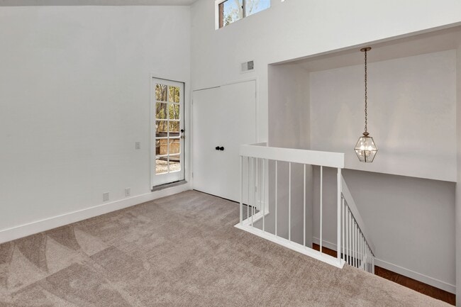 Building Photo - 24946 Ravenswood