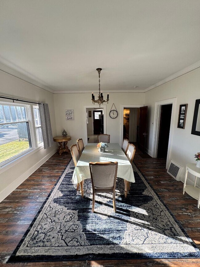 Building Photo - 2201 W State St